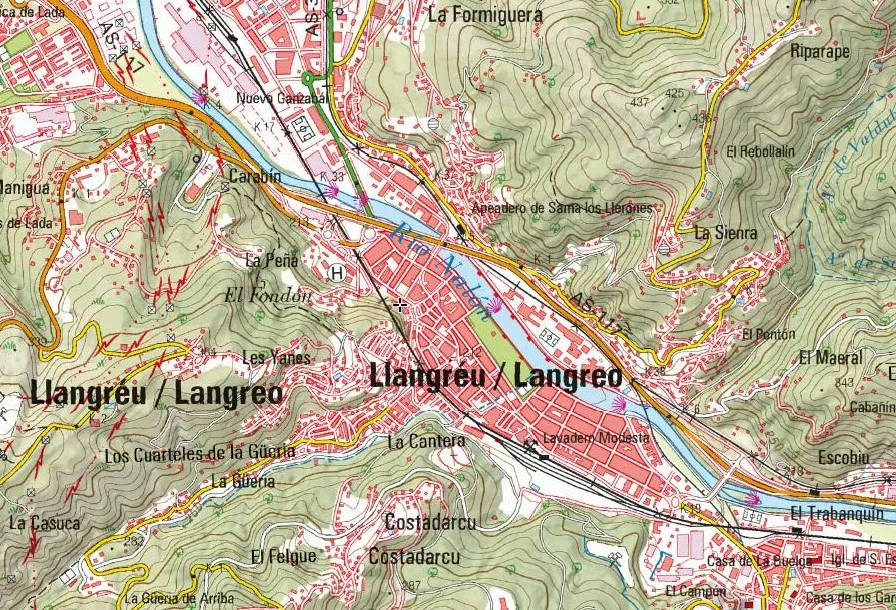 Mapa topográfico de Langreo con rutas de senderismo y montaña