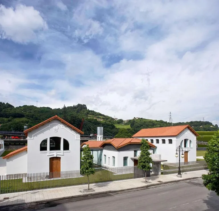 Pinacoteca Eduardo Úrculo en Langreo, museo de arte y cultura
