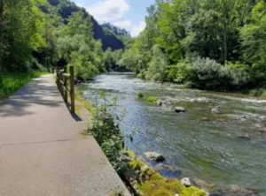 Ruta fluvial junto al río Nalón en Langreo