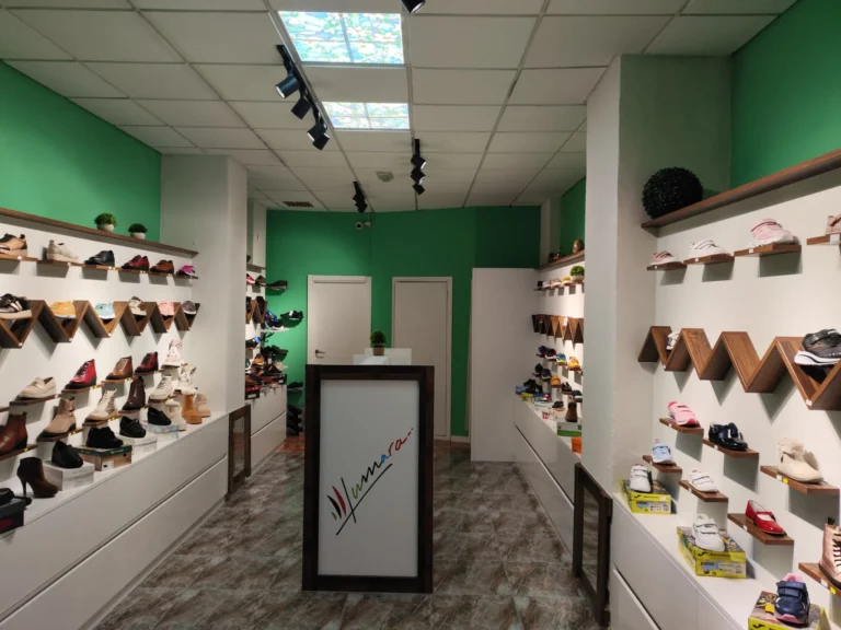 Interior de Zapatería Tamara en La Felguera, tienda de calzado para todas las edades